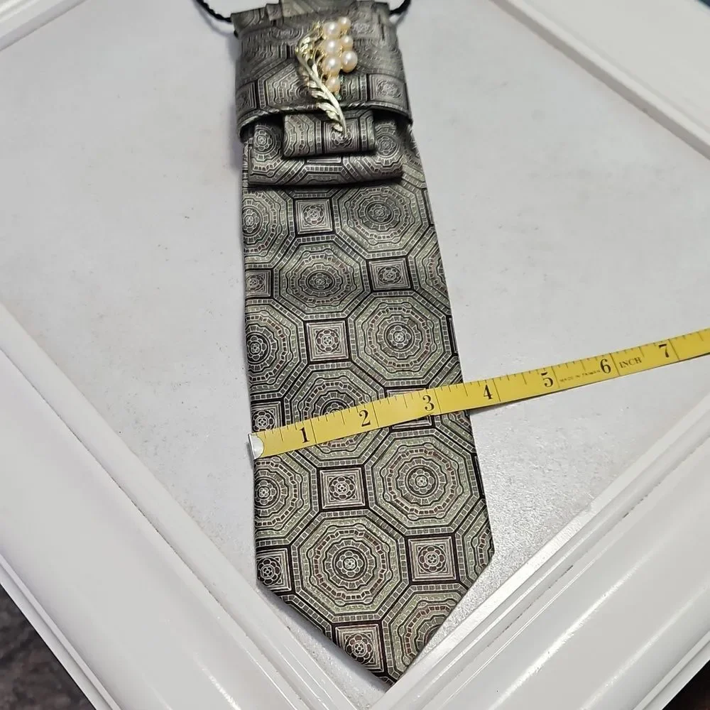 NWT Jos A Bank Silk Geometric Patterned Statement Tie Necklace Gold Accent Brooc